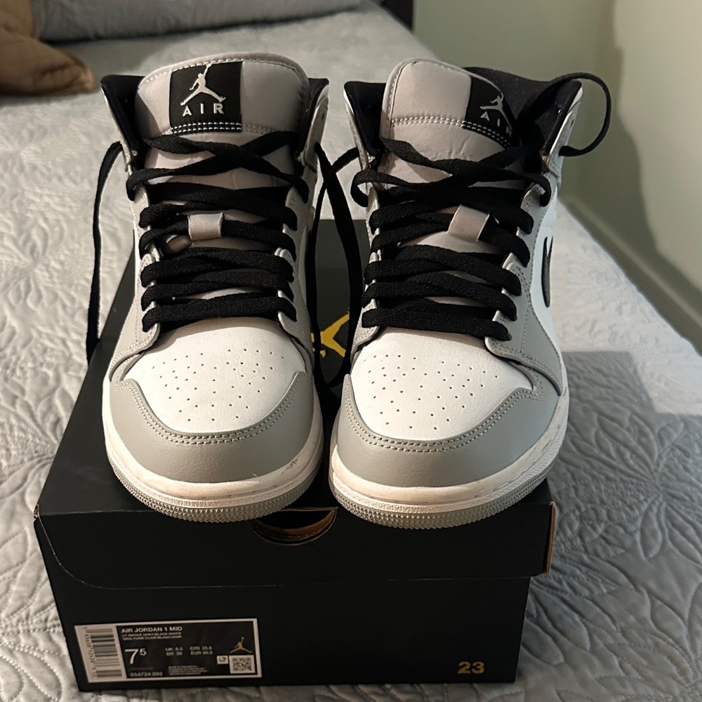Jordan Men's White and Gray Sneakers